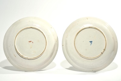 A pair of Dutch Delft cashmire dishes with flower baskets, 1st half 18th C.