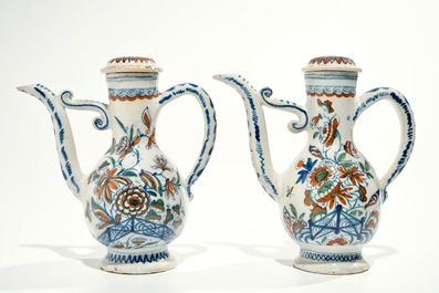 A Dutch Delft cashmire palette cruet set for oil and vinegar, 17/18th C.