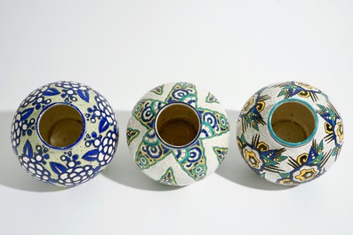 Drie art deco vazen met glanzend craquel&eacute; glazuur, Charles Catteau voor Boch K&eacute;ramis, 1e helft 20e E