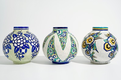 Drie art deco vazen met glanzend craquel&eacute; glazuur, Charles Catteau voor Boch K&eacute;ramis, 1e helft 20e E