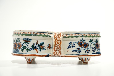 A Dutch Delft cashmire palette cruet set for oil and vinegar, 17/18th C.