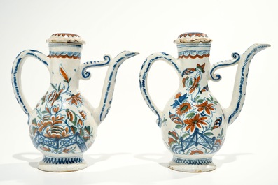 A Dutch Delft cashmire palette cruet set for oil and vinegar, 17/18th C.