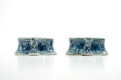 A pair of Dutch Delft blue and white heart-shaped salts, 17/18th C.