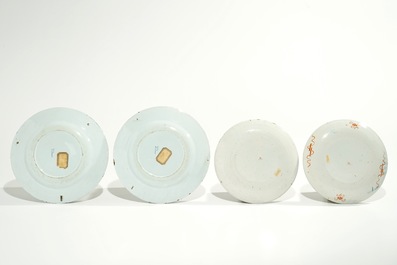 Four Dutch Delft dor&eacute; and blue and white plates, 19th C.