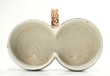A Dutch Delft cashmire palette cruet set for oil and vinegar, 17/18th C.