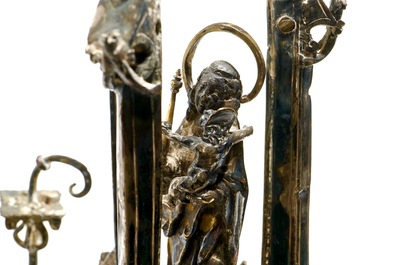 Een verguld zilveren monstrans met inlegwerk van half-edelstenen, gedateerd 1614