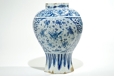 A large Dutch Delft blue and white baluster vase, 2nd half 17th C.