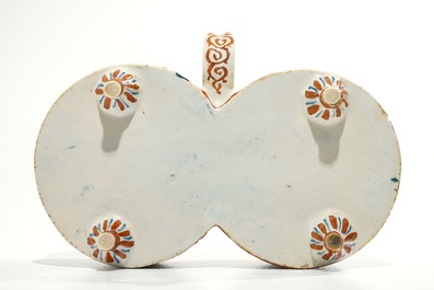 A Dutch Delft cashmire palette cruet set for oil and vinegar, 17/18th C.