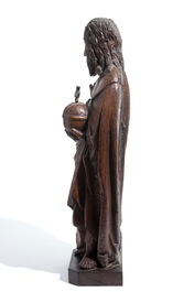 Een grote eiken sculptuur van Christus als Salvator Mundi, Vlaanderen, 16e eeuw