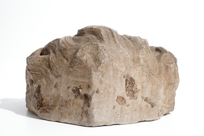 A Flemish carved marble cherub head, 16/17th C.