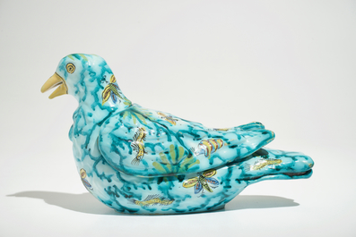 Une terrine en forme de pigeon en fa&iuml;ence polychrome de Bruxelles, 18&egrave;me