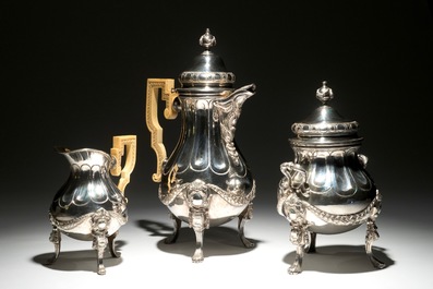 Een Louis XVI zilveren koffie- en melkkan met ivoren handgrepen en een suikerpot, gemerkt J. Roelandts, Gent, 1779