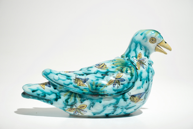 Une terrine en forme de pigeon en fa&iuml;ence polychrome de Bruxelles, 18&egrave;me