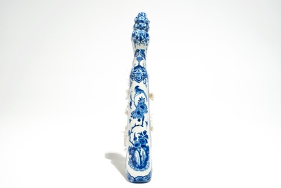 A Dutch Delft blue and white brush with handle, 1st half 18th C.