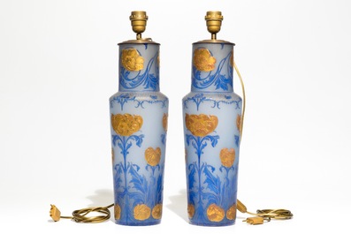 Een paar Art Nouveau glaspasta vazen tot lampen omgevormd, wellicht Frankrijk, 19/20e eeuw