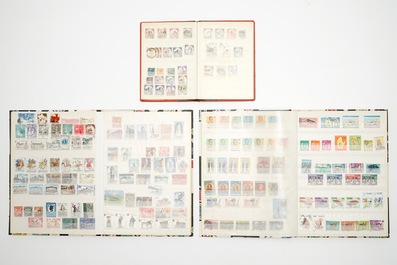 Een collectie postkaarten in zes albums en drie albums postzegels, 19/20e eeuw