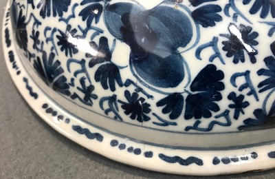 A large Dutch Delft blue and white spiced wine bowl and cover, 18th C.