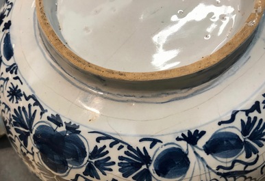 A large Dutch Delft blue and white spiced wine bowl and cover, 18th C.