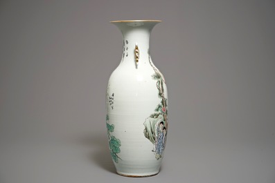A Chinese famille rose two-sided design vase, 19/20th C.