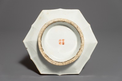 A Chinese qianjiang cai footed tray, signed Ci Li, 1st half 20th C.