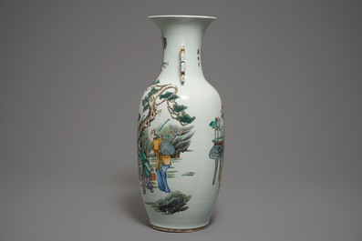 A Chinese famille rose two-sided design vase, 19/20th C.