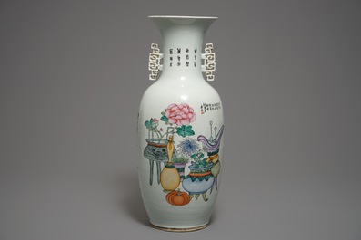 A Chinese famille rose two-sided design vase, 19/20th C.
