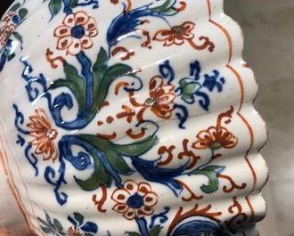 Un bol polylob&eacute; en fa&iuml;ence de Delft en palette cachemire, vers 1700