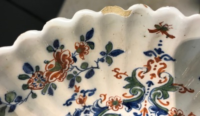 Un bol polylob&eacute; en fa&iuml;ence de Delft en palette cachemire, vers 1700