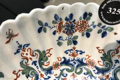 Un bol polylob&eacute; en fa&iuml;ence de Delft en palette cachemire, vers 1700