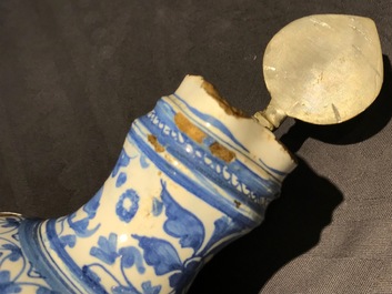 A blue and white chinoiserie jug with pewter lid, Haarlem or Delft, 1st half 17th C.