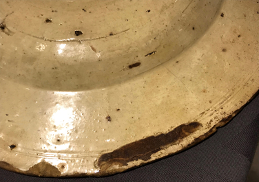 Un plat Hispano-Mauresque au reflet m&eacute;tallique, Espagne, 17&egrave;me