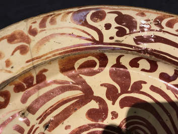 Un plat Hispano-Mauresque au reflet m&eacute;tallique, Espagne, 17&egrave;me