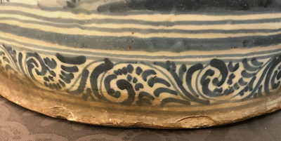 Un grand cache-pot armori&eacute; &agrave; d&eacute;cor d'animaux en fa&iuml;ence de Talavera, Espagne, 17/18&egrave;me