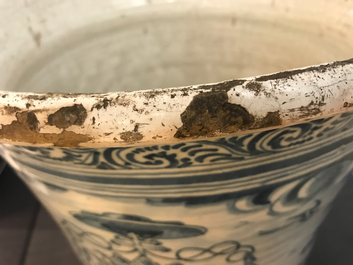 Un grand cache-pot armori&eacute; &agrave; d&eacute;cor d'animaux en fa&iuml;ence de Talavera, Espagne, 17/18&egrave;me