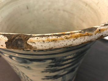 Un grand cache-pot armori&eacute; &agrave; d&eacute;cor d'animaux en fa&iuml;ence de Talavera, Espagne, 17/18&egrave;me