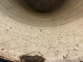 Un grand cache-pot armori&eacute; &agrave; d&eacute;cor d'animaux en fa&iuml;ence de Talavera, Espagne, 17/18&egrave;me