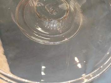Drie Engelse glazen tazza op lage voet, 19e eeuw