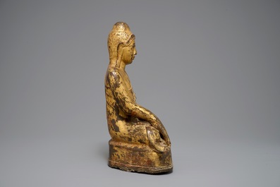 Un grand Bouddha de style Mandalay en bronze laqu&eacute;, dor&eacute; et incrust&eacute;, Birmanie, 19&egrave;me