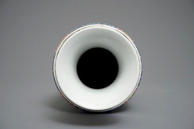 A Chinese famille rose Yongzheng-style rouleau vase, 19/20th C.