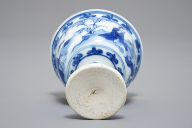 Een Chinese blauwwitte kom op voet, Ming, Chongzhen