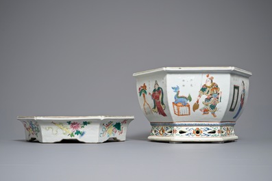 A Chinese famille rose Wu Shuang Pu jardini&egrave;re on stand, 19th C.