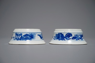 A pair of round Chinese blue and white salts with antiquities design, Kangxi
