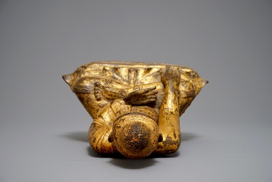 Un grand Bouddha de style Mandalay en bronze laqu&eacute;, dor&eacute; et incrust&eacute;, Birmanie, 19&egrave;me