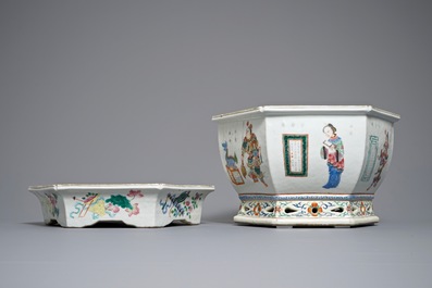 A Chinese famille rose Wu Shuang Pu jardini&egrave;re on stand, 19th C.