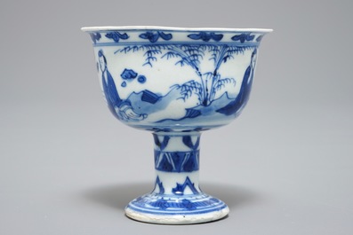 Een Chinese blauwwitte kom op voet, Ming, Chongzhen