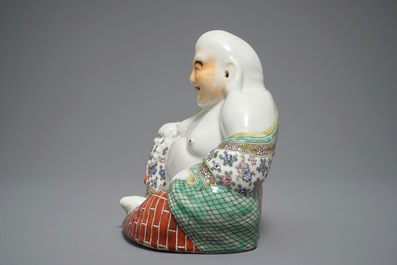 A large Chinese famille rose figure of Buddha, 19/20th C.
