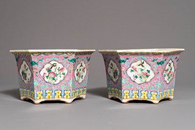 A pair of Chinese famille rose Peranakan style jardini&egrave;res, 19th C.