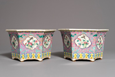A pair of Chinese famille rose Peranakan style jardini&egrave;res, 19th C.