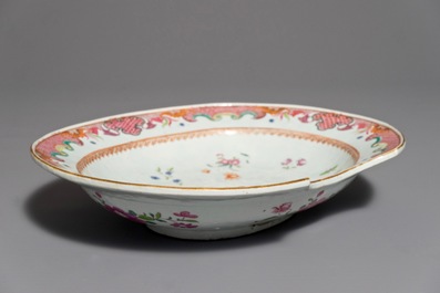 Een Chinese famille rose scheerkom, Qianlong