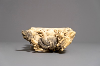 Un groupe de musiciennes en ivoire sculpt&eacute;, Chine, 19&egrave;me